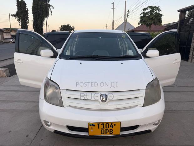 Toyota IST 2004 White