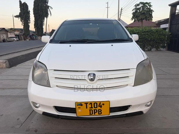 Toyota IST 2004 White