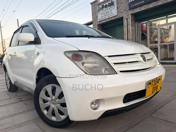 Toyota IST 2004 White