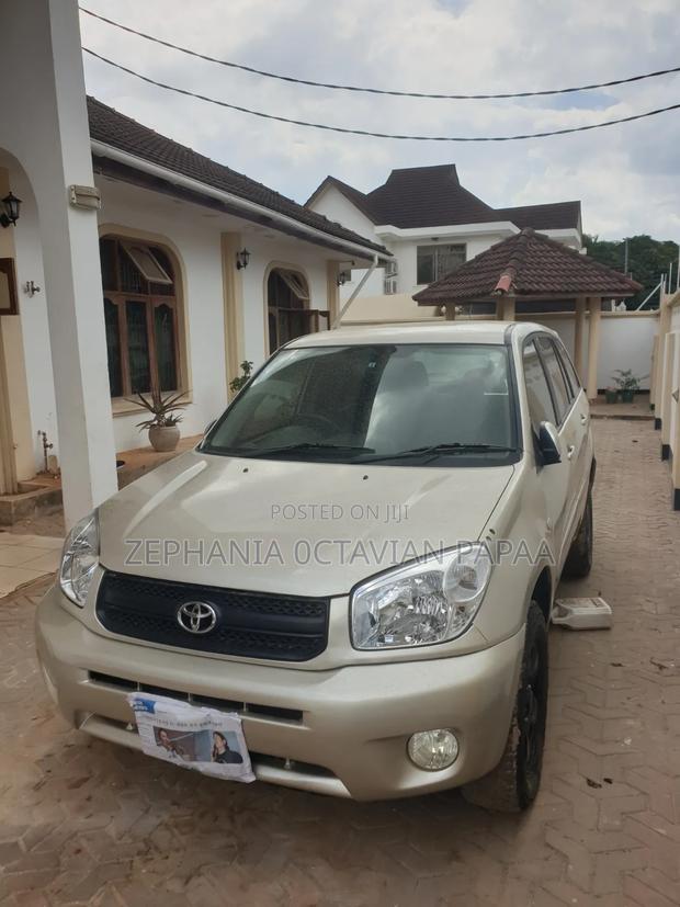 Toyota RAV4 Automatic 2003 Beige