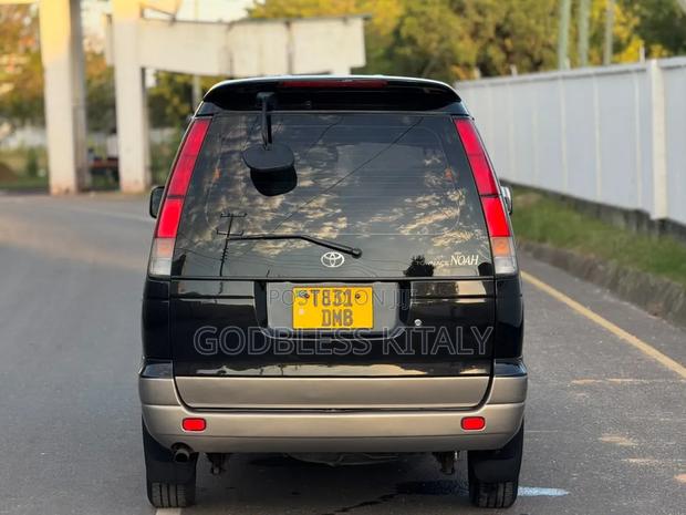 Toyota LiteAce Noah 2000 Black