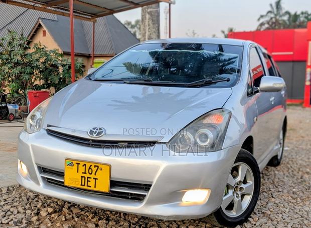 Toyota Wish 2004 Silver