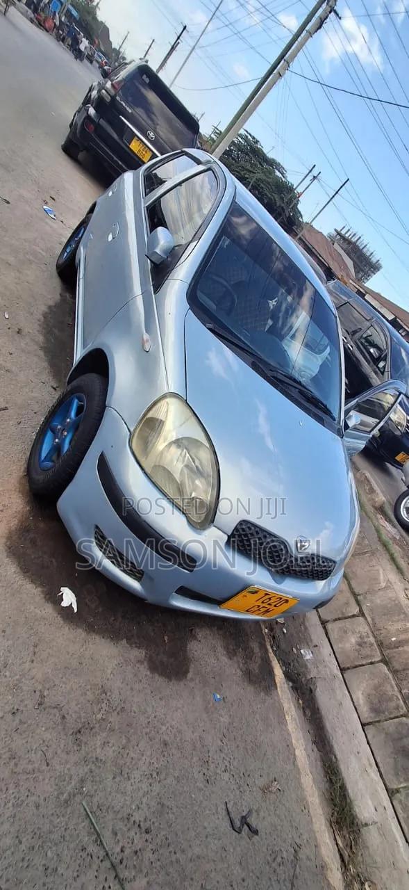 Toyota Vitz 2002 Blue