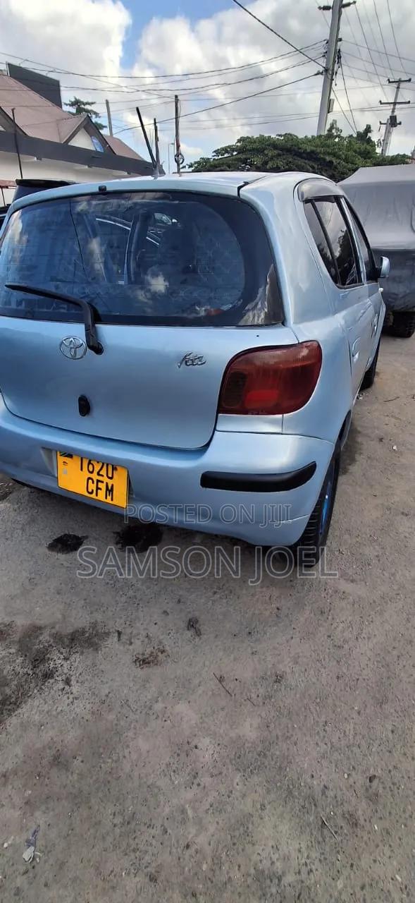 Toyota Vitz 2002 Blue
