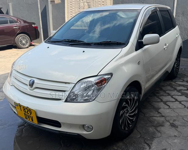 Toyota IST 2004 White