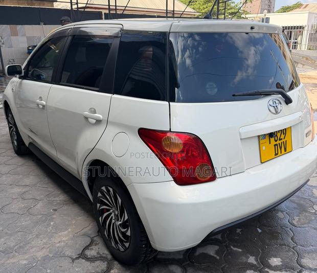 Toyota IST 2004 White