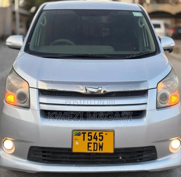 Toyota Noah 2008 Silver