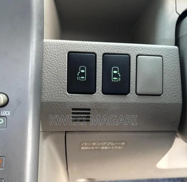Toyota Noah 2008 Silver