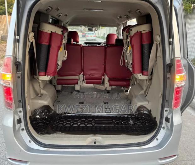 Toyota Noah 2008 Silver