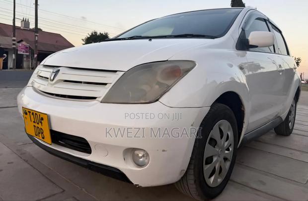 Toyota IST 2004 White
