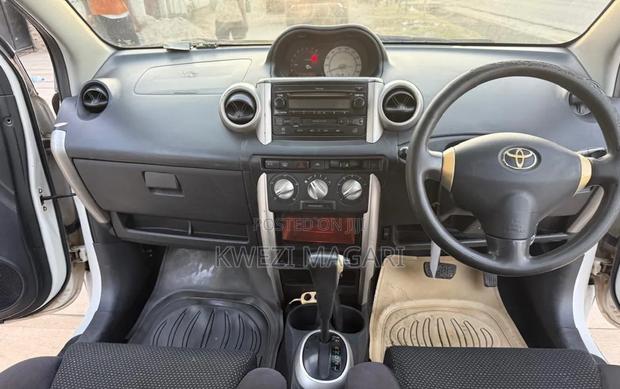 Toyota IST 2004 White