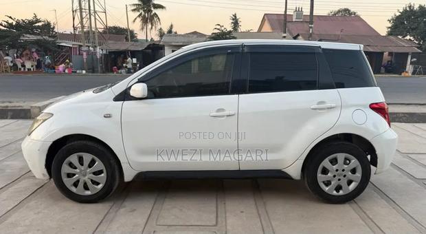 Toyota IST 2004 White
