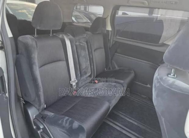 Toyota Vellfire 2011 White