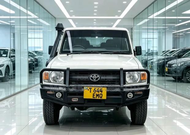 Toyota Land Cruiser 2019 White