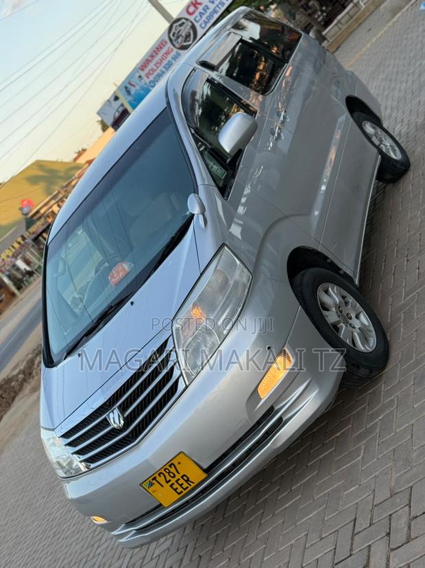 Toyota Alphard 2.4 Petrol AWD 2008 Silver