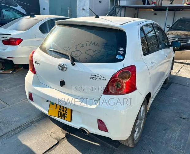 Toyota Vitz 2005 White
