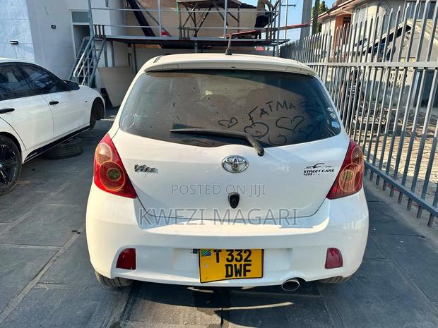 Toyota Vitz 2005 White