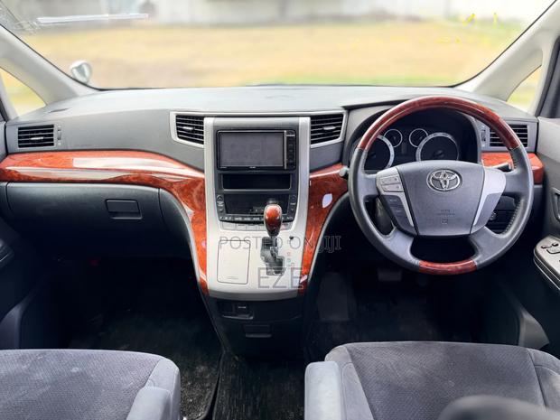Toyota Alphard 2010 White