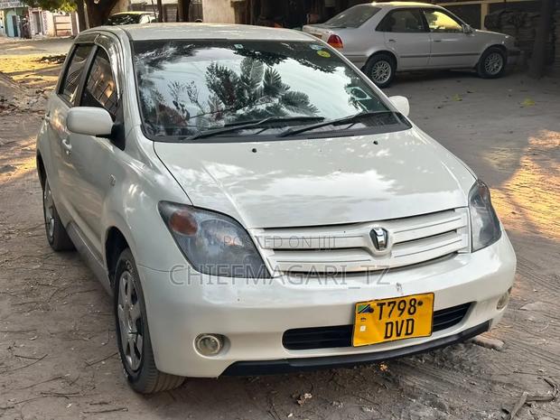 Toyota IST 2004 Pearl