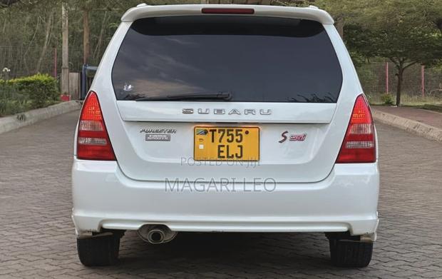 Subaru Forester Automatic 2004 White