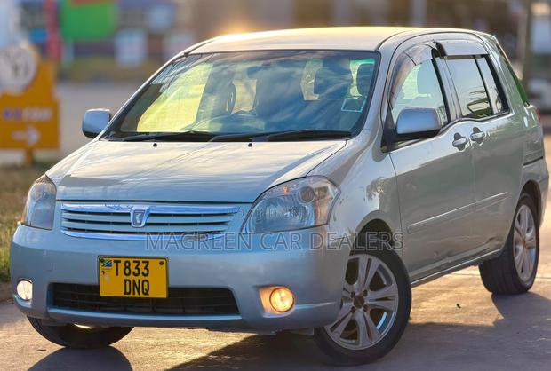 Toyota Raum 2004 Blue