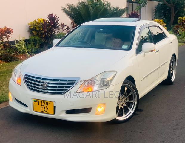 Toyota Crown 2009 White