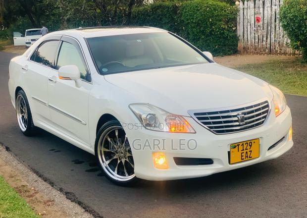 Toyota Crown 2009 White