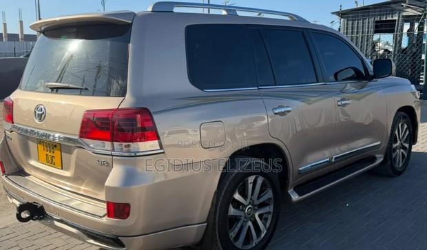 Toyota Land Cruiser 2016 Beige