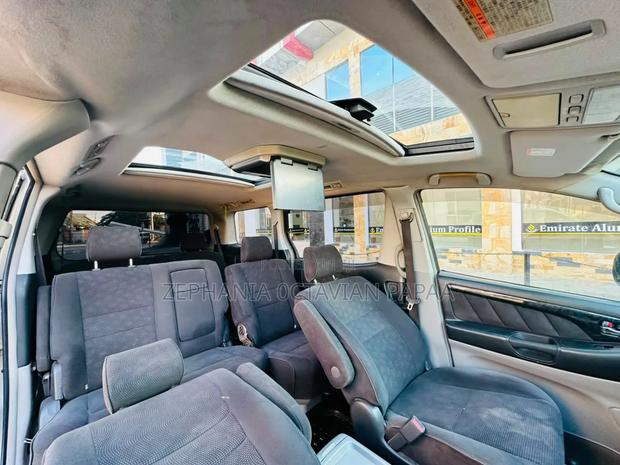 Toyota Alphard 2005 Silver