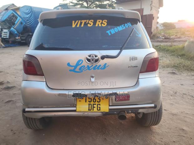 Toyota Vitz 2003 Silver