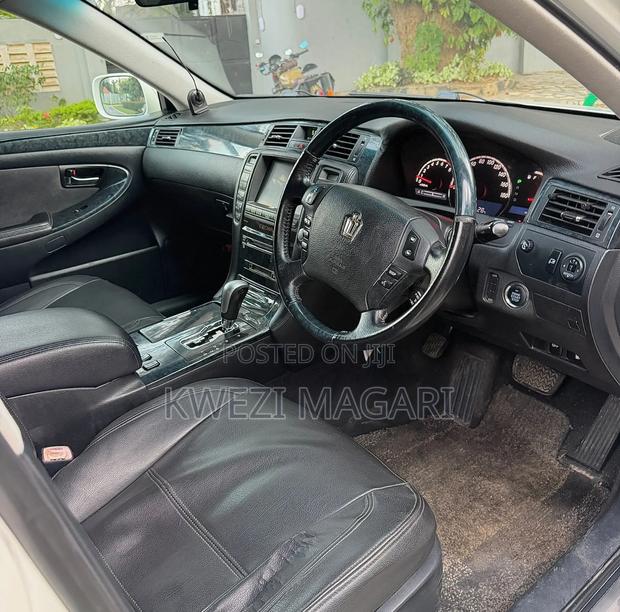 Toyota Crown Royale 2005 White