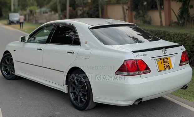Toyota Crown Royale 2005 White