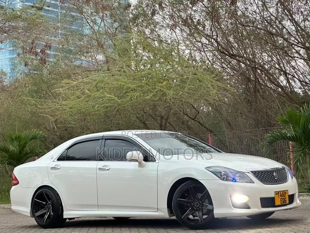 Toyota Crown 2009 Pearl