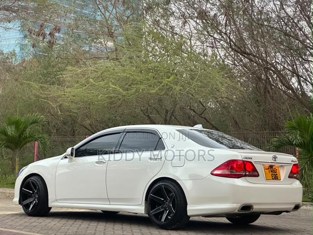 Toyota Crown 2009 Pearl
