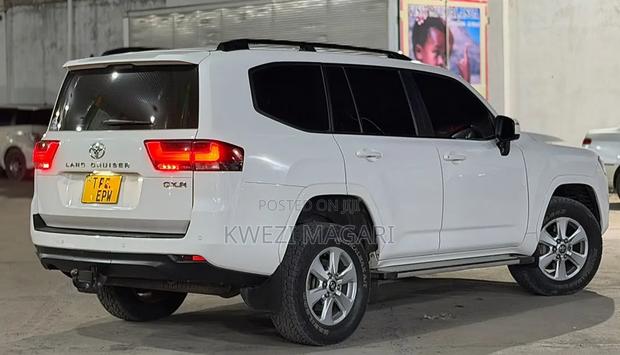 Toyota Land Cruiser 2024 White