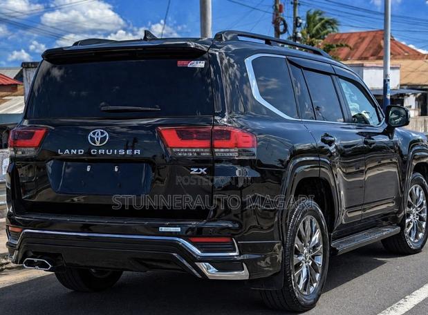 Toyota Land Cruiser 2024 Black