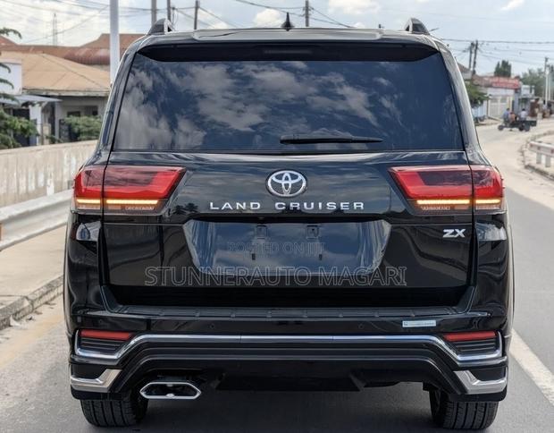 Toyota Land Cruiser 2024 Black
