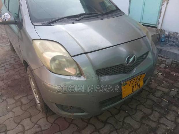 Toyota Vitz 2006 Gray