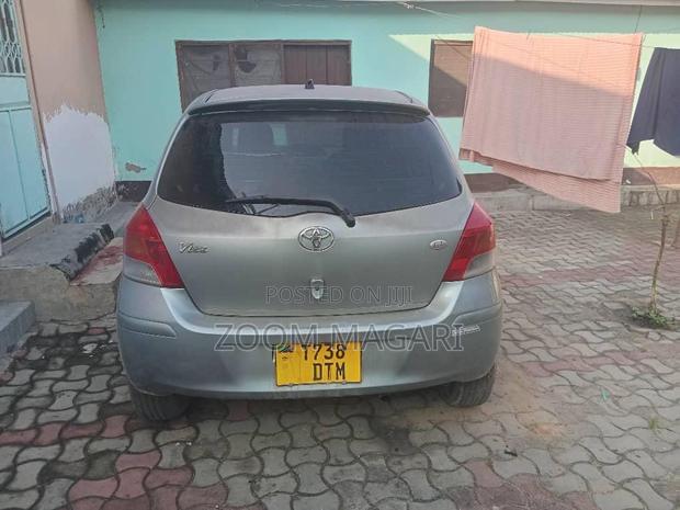 Toyota Vitz 2006 Gray