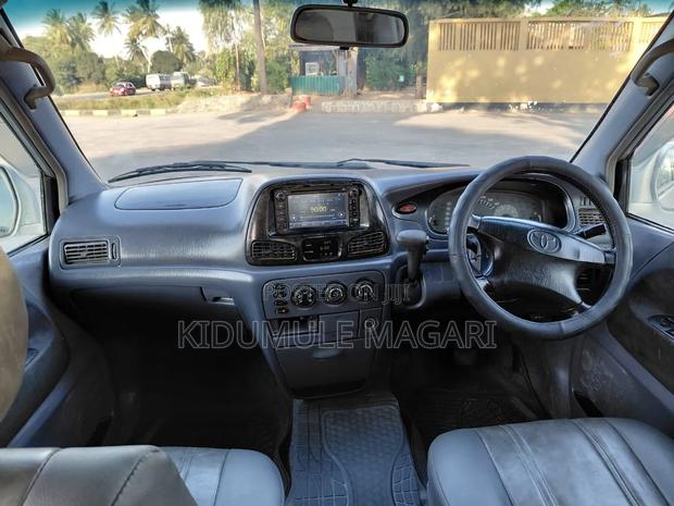 Toyota Noah 2002 Silver
