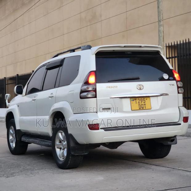 Toyota Land Cruiser Prado 2005 White