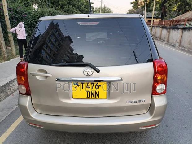 Toyota Raum 2005 Silver