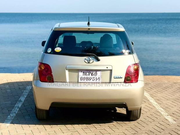 Toyota IST 2003 Silver