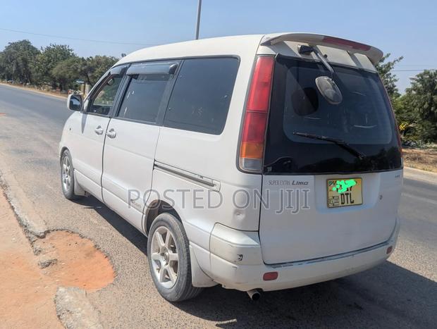 Toyota Noah 2003 Silver