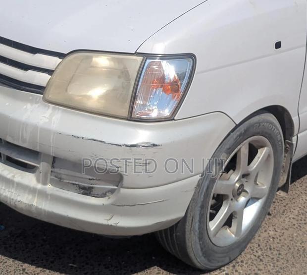 Toyota Noah 2003 Silver