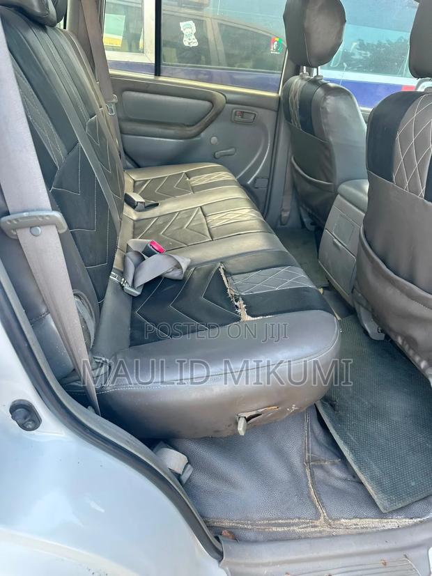 Toyota Land Cruiser 2000 White