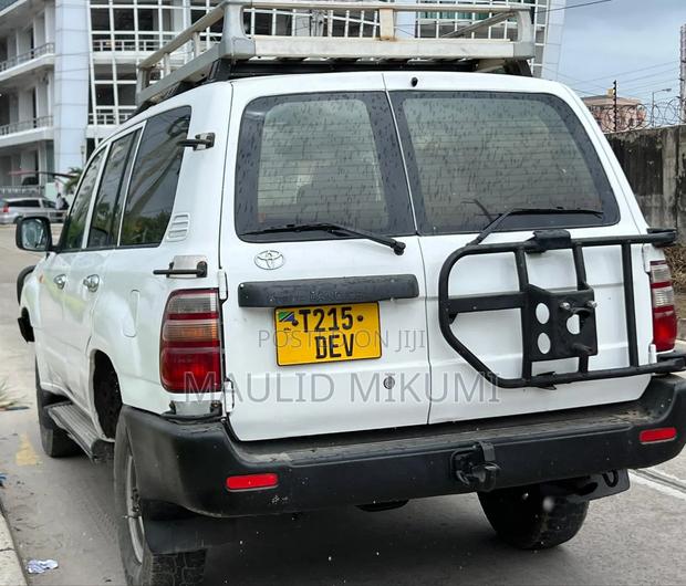 Toyota Land Cruiser 2000 White