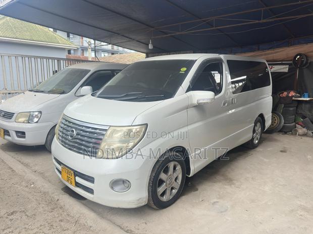 Nissan Elgrand 2005 White
