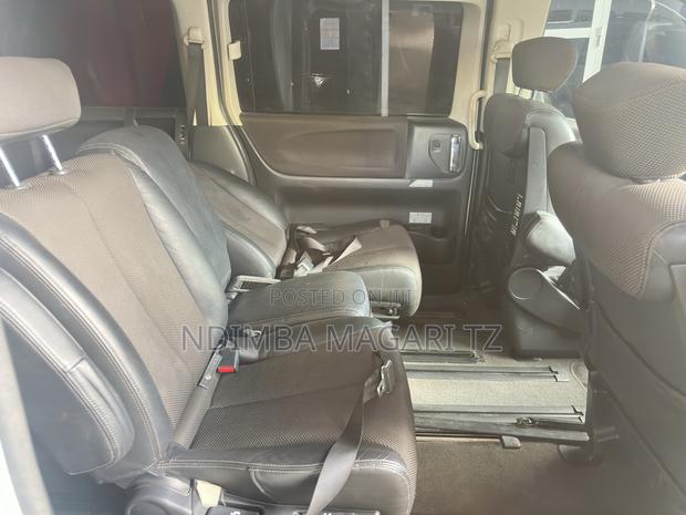 Nissan Elgrand 2005 White