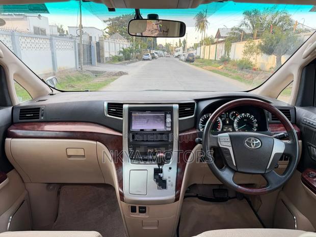 Toyota Alphard 2010 Pearl